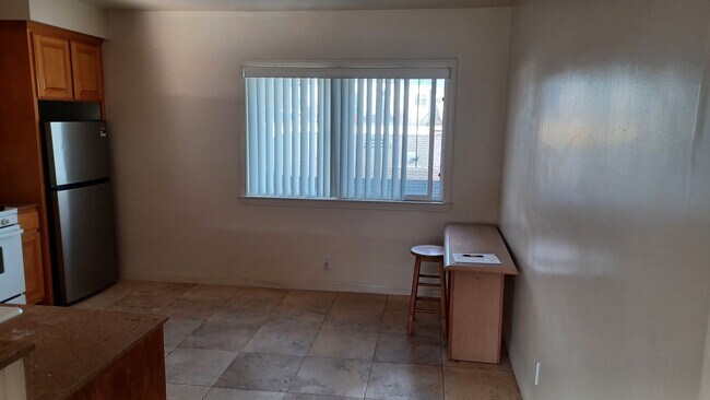 Foto del edificio - 4382 W 130th St