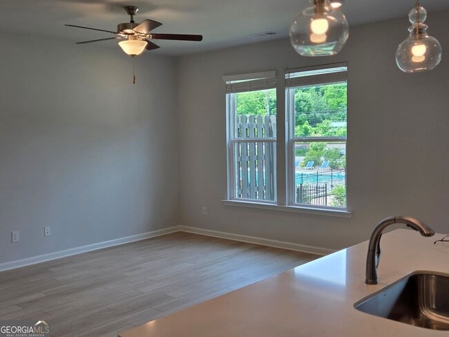 Building Photo - 308 Shine Dr