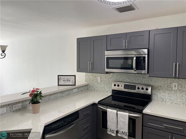 Building Photo - 8624 S Southgate Shores Cir