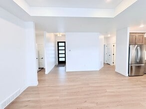 Building Photo - 203 Strathmore Ln