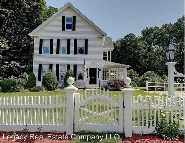 Building Photo - 3 br, 1 bath House - 219 Great Road