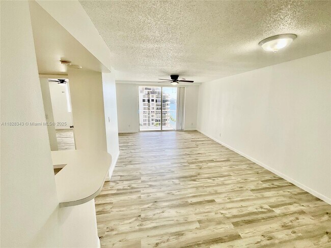 Building Photo - 770 Claughton Island Dr