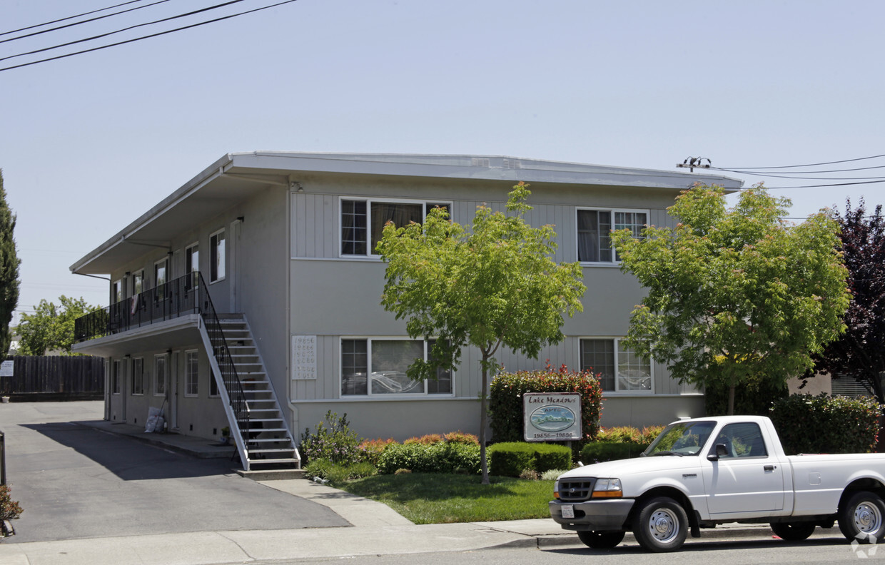 Primary Photo - Lake Chabot Apartments