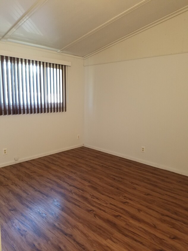 Newly refurbished - 815 Elm St