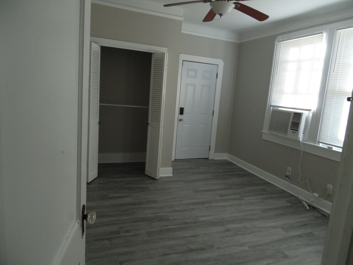 Building Photo - N261