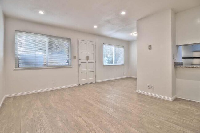 Building Photo - 46728 Crawford St