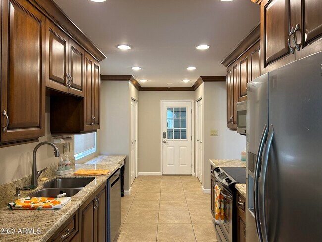 Building Photo - 6229 E Catalina Dr