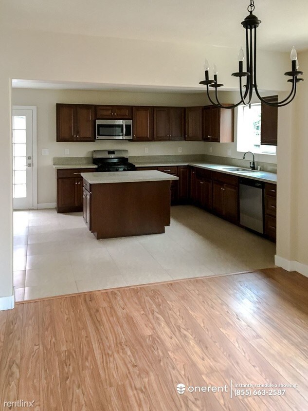Foto principal - 4765 34th St