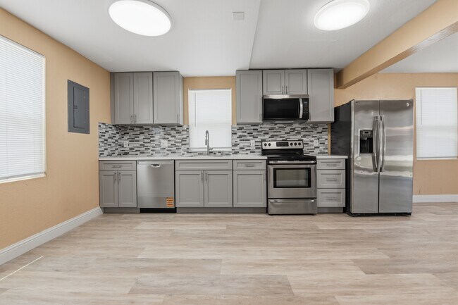 Foto del edificio - E 6th St. Apartments
