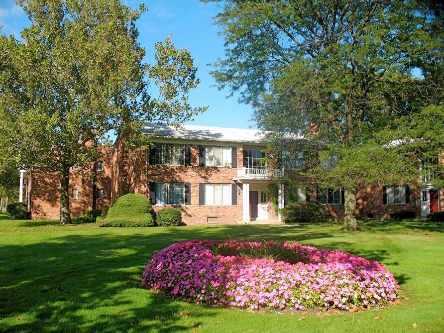 The Meadows on Balfour Apartments Harper Woods, MI