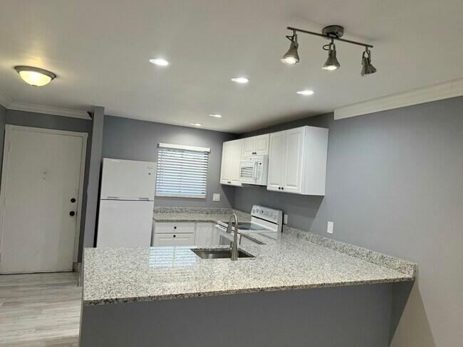 Foto del edificio - 6112 Forest Hill Blvd