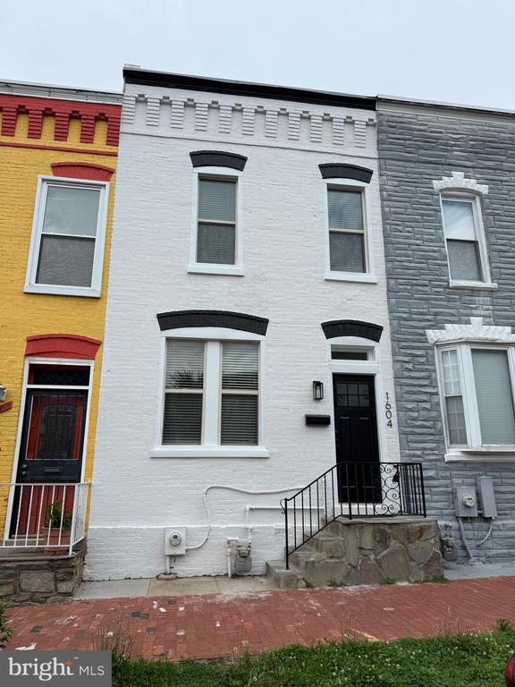 Foto principal - 1604 Levis St NE