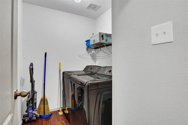 Foto del edificio - 1832 Serena Dr