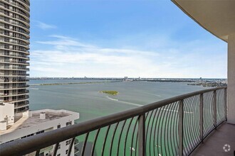 Building Photo - 1750 N Bayshore Dr