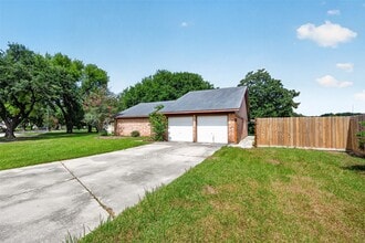 Building Photo - 711 Leicester Ln