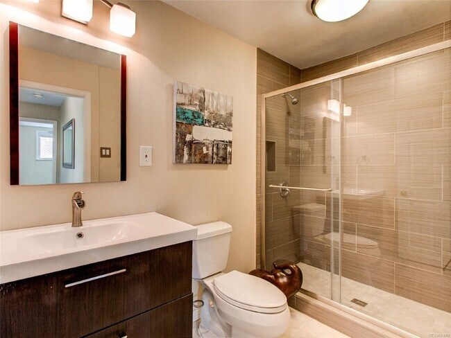 Foto del edificio - 1243 N Washington St