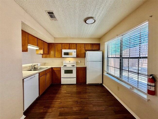 Building Photo - 1251 Dallas Dr