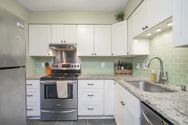Foto del edificio - 749 Fox Ridge Dr