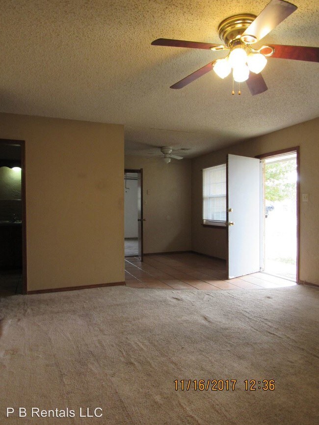 Building Photo - 3902 SW Pecan Pl