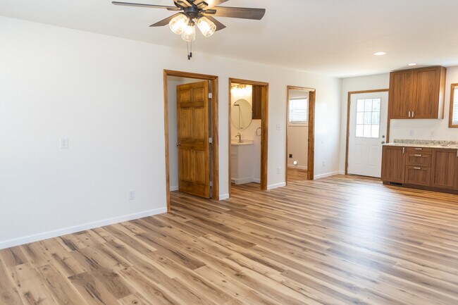 Foto del edificio - 5894 Fisher Davis Rd
