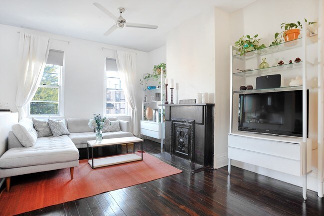 Building Photo - 562 Humboldt St