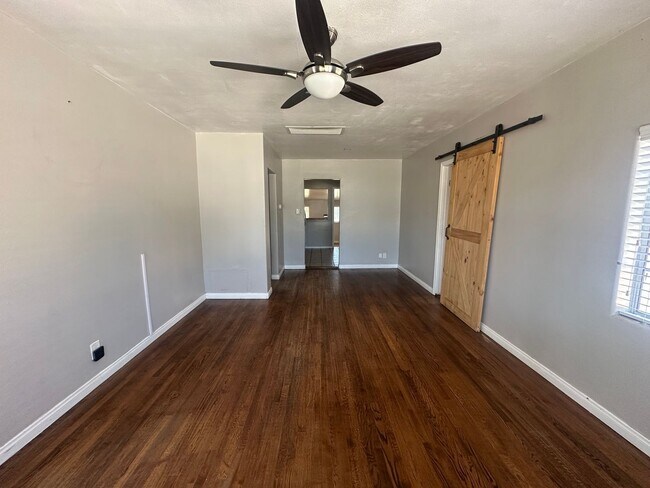 Foto del edificio - Beautiful 3-Bedroom + Bonus Sunroom Home f...