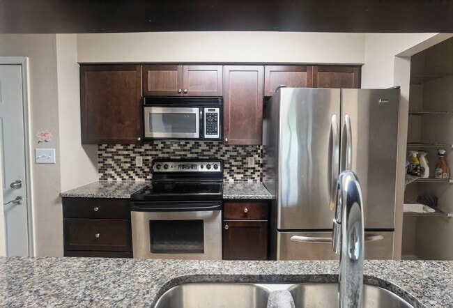 Photo - 1000 W Horatio St Apartment