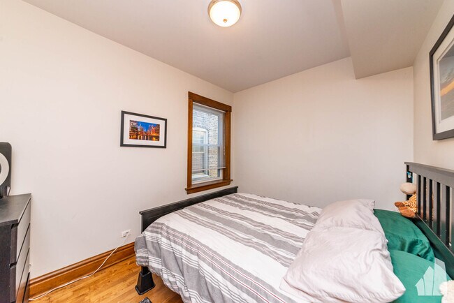Foto del edificio - 3714 N Racine Ave