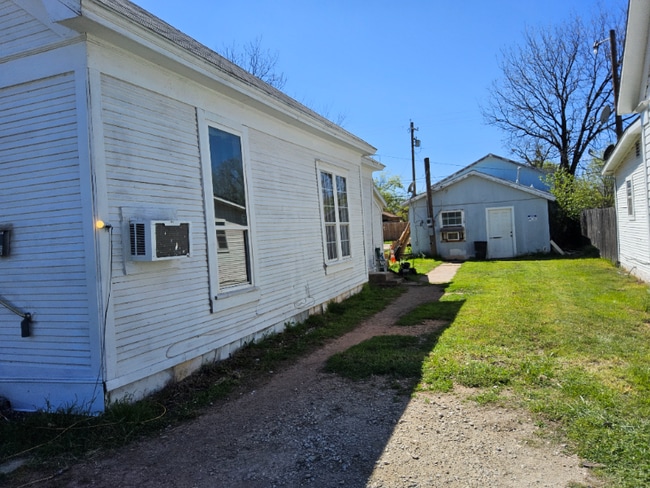Building Photo - 726 Chestnut St
