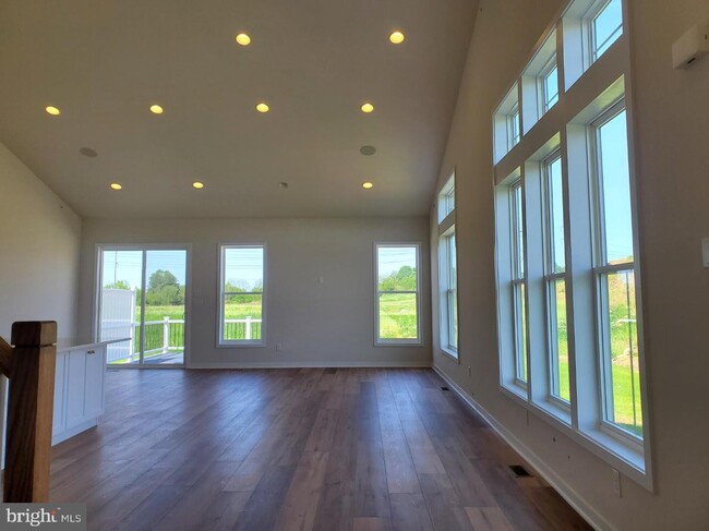 Building Photo - 77 Tamarack Cir