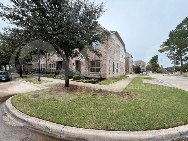 Building Photo - 2200 Zenith Ave