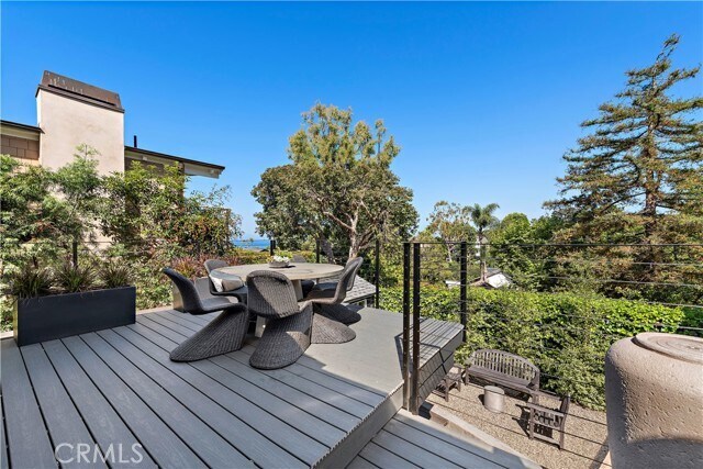 Foto del edificio - 592 Bluebird Canyon Dr