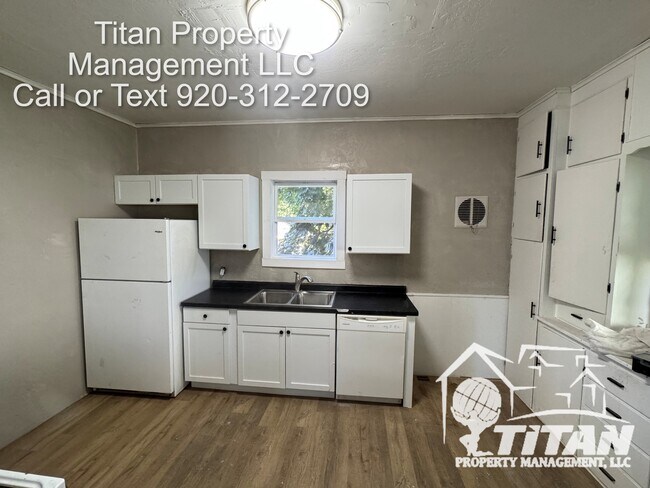 Foto del edificio - 712 Merritt Ave