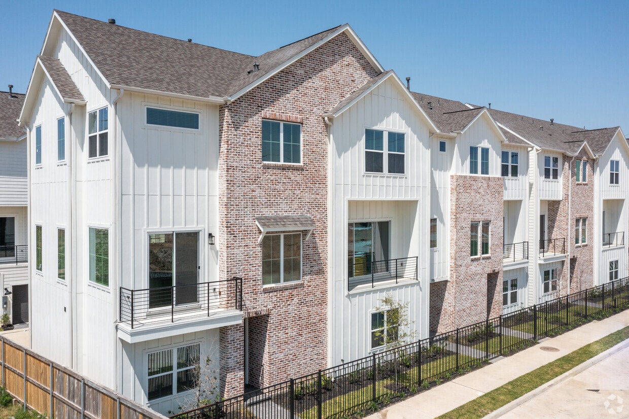 Palisades Park Apartments in Houston, TX