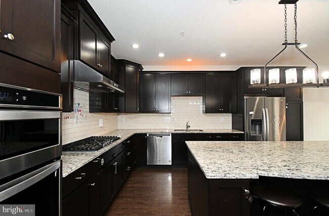 Building Photo - 136 Iron Hill Way