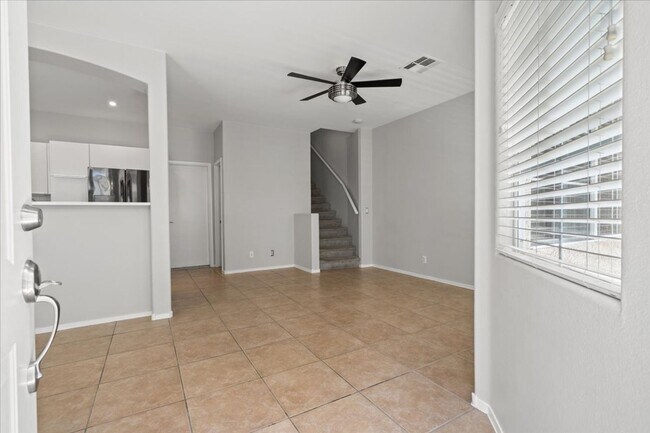 Foto del edificio - Contemporary 3 Bedroom Townhouse in Gated Community