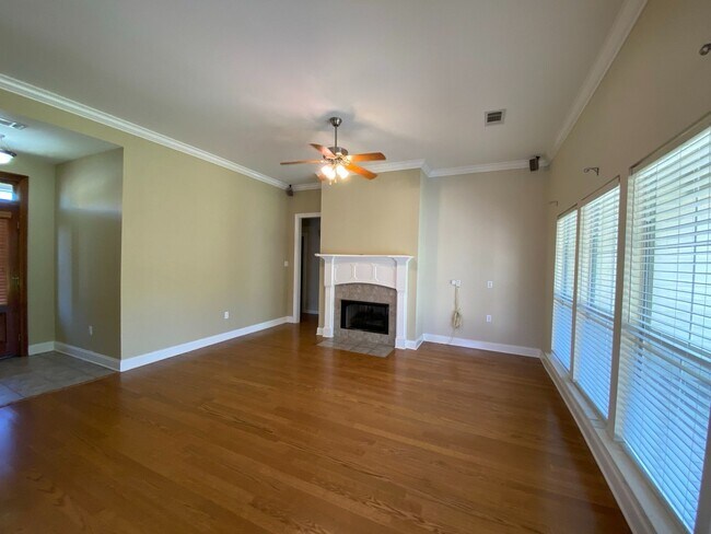 Foto del edificio - 3 Bed, 2 Bath in Worthington Lake