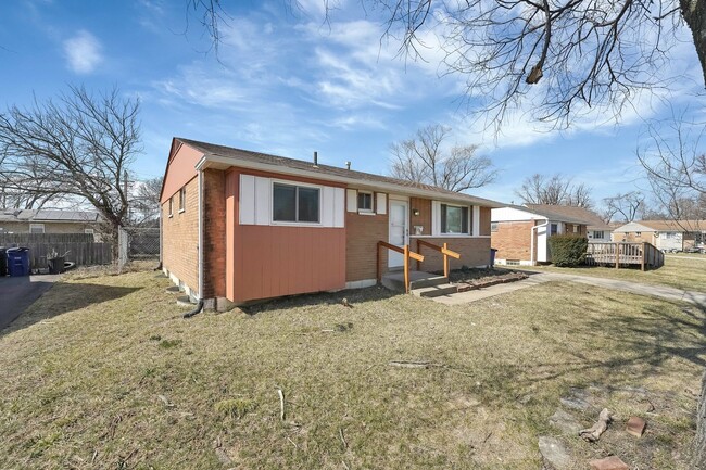 Building Photo - Charming 4-Bedroom Home | Newly Updated | ...