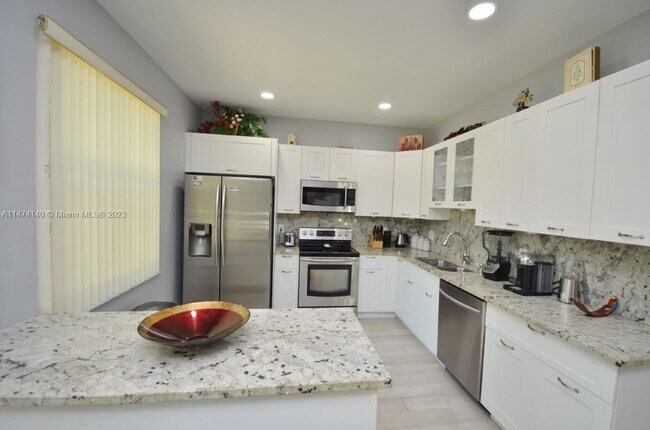 Foto del edificio - 16835 SW 1st Pl