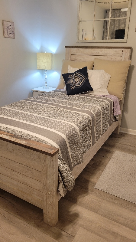 Building Photo - 11619 80th Ave