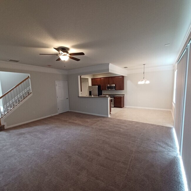 Building Photo - Beautiful 3 BR 2.5 BA Townhouse in Bartram