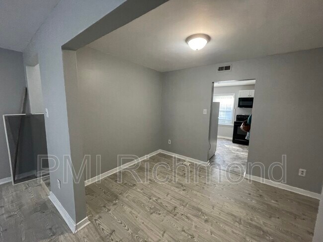 Foto del edificio - 3405 Chalfont Dr