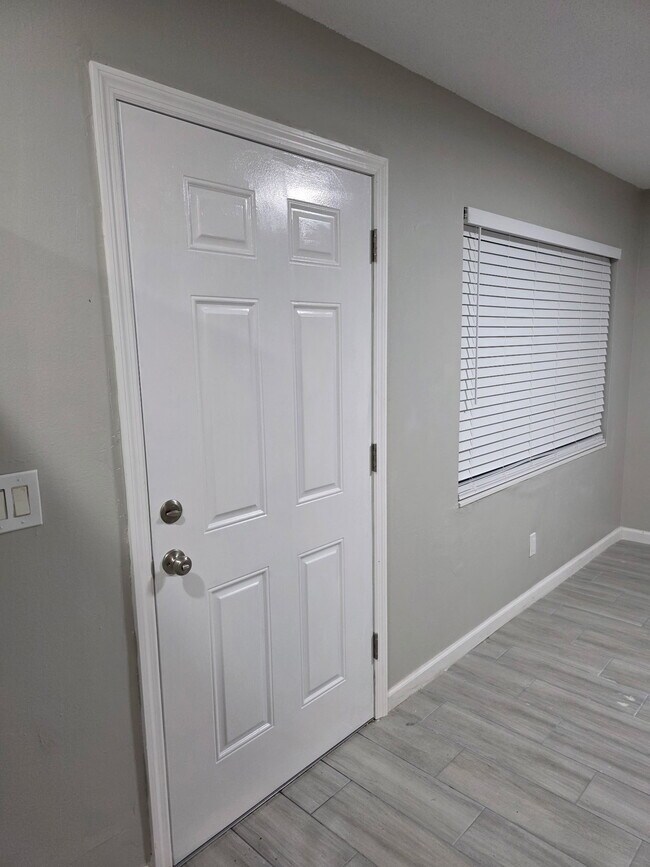 Foto del edificio - 3044 SE Camino Ave