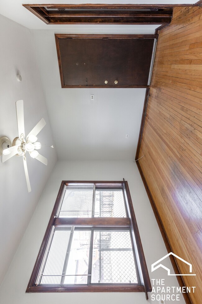 Foto del edificio - 4810 W Armitage Ave