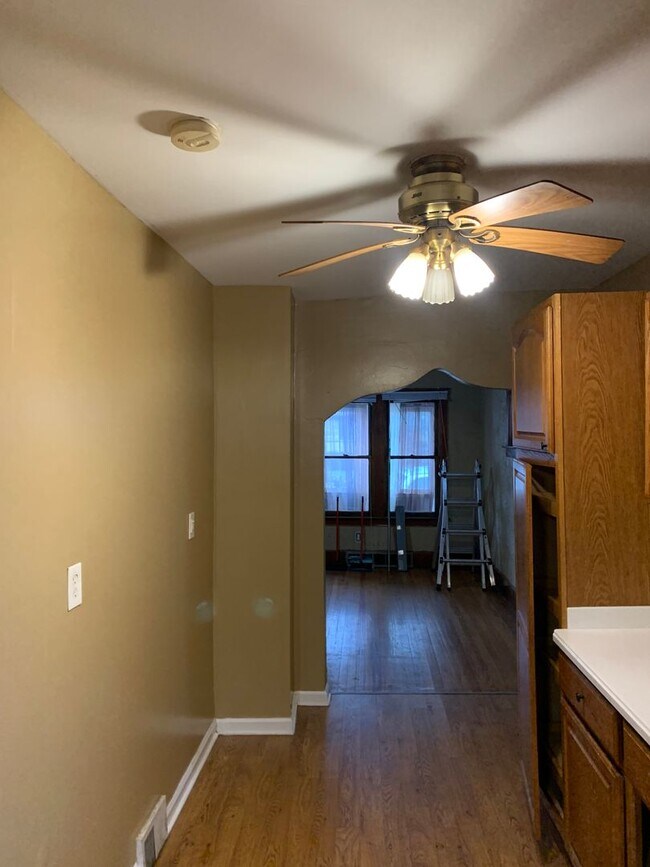 Foto del edificio - 2 Bedroom 1 Bath $1000