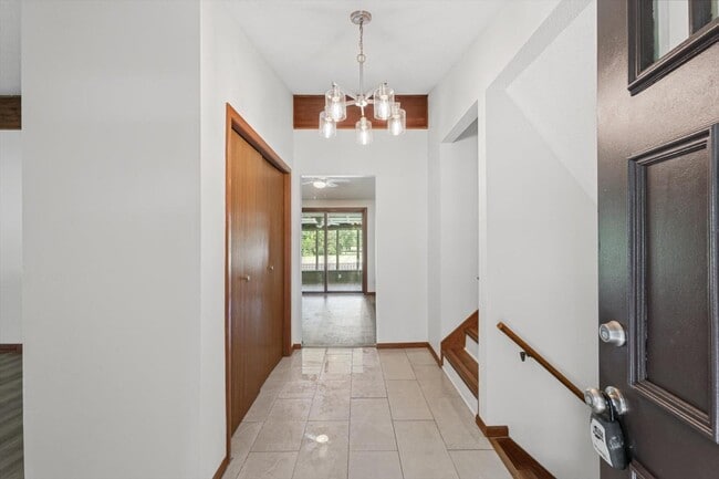 Building Photo - 1423 Golf Terrace
