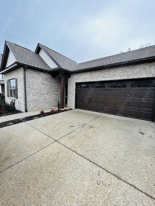 Foto del edificio - 136 Crabourne Dr