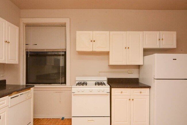 Building Photo - 1036 Dempster St
