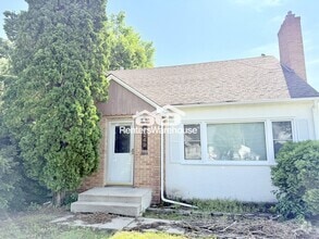 Building Photo - 3249 Blackstone Ave