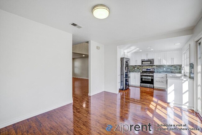Building Photo - 5 Bellflower